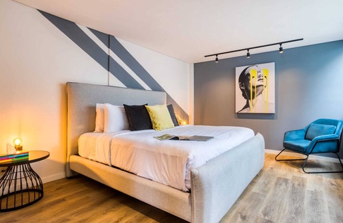 Granada Condo | Modern & Cozy 3BR Apt | 2 Rooftops +Gym+B/Center