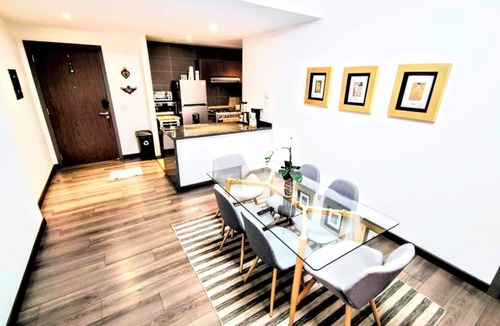 Granada Apartment | Modern Hi-Rise with Indoor Pool & Hot Tub