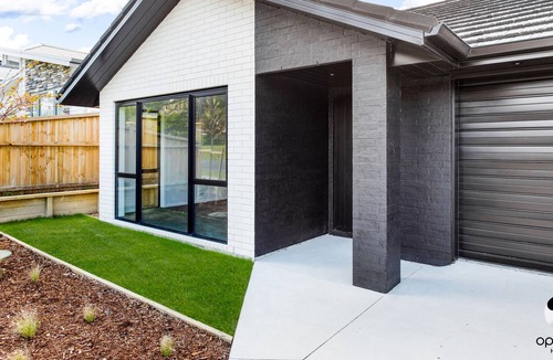 Huapai House | Modern Home for weddings/holiday in Kumeu Wine Country.