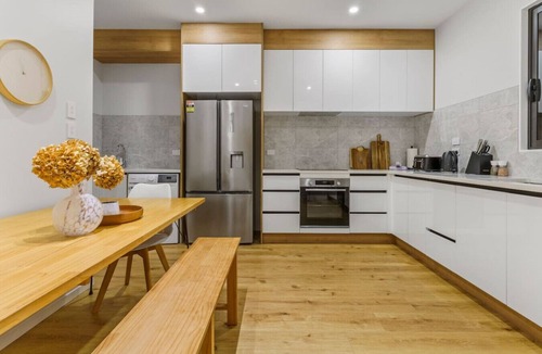 Orewa House | Modern Orewa Delight w Parking just Steps to Beach