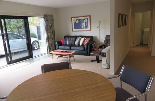 Oakura Condo | Modern Oakura Accomodation right in the village
