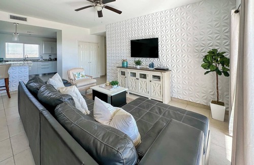 Las Conchas Condo | Modern Ocean View Condo with Pools & Gym N702