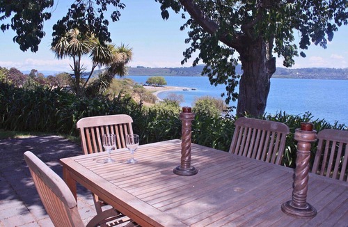 Wharewaka Cottage | Moeroa - Wharewaka Holiday Home
