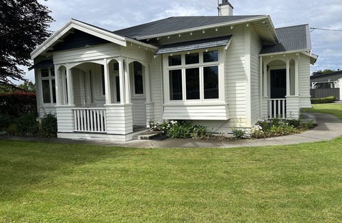 Hastings House | Mornington on St Georges