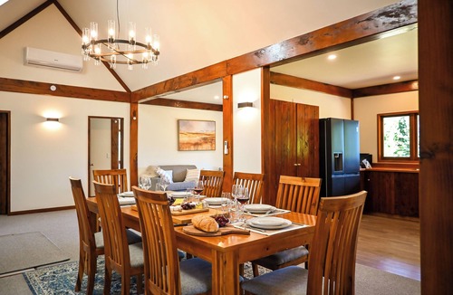 Kinloch Ski Chalet | Muirs Reef Lodge, Kinloch holiday home Lake Taupo. Private mountain & lake views