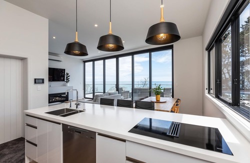 Oakura House | NEW! Oakura Beach Front Apt #1