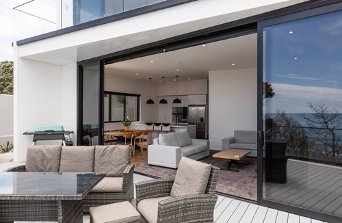 Oakura House | NEW! Oakura Beach Front Apt #1