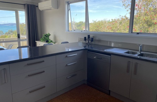 Algies Bay House | Newly renovated kiwi bach, spectacular ocean views, 2 minutes walk to the beach