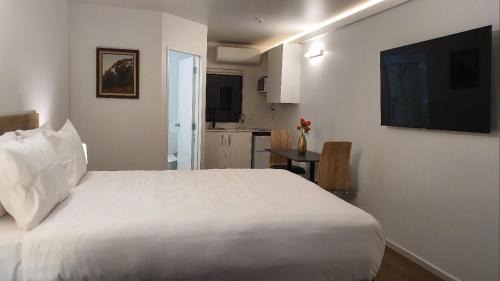 Epsom Hotel | OakTree Motel