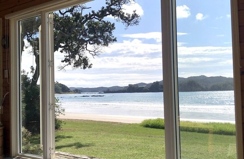 Oakura House | Oakura Bay Absolute-Beachfront Holiday Home