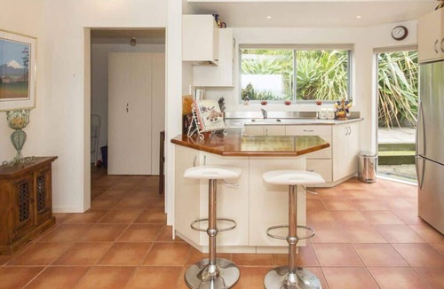 Oakura Villa | Oakura Beach Waterfront Cottage Escape