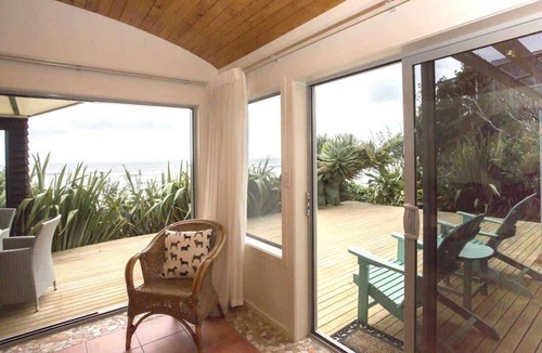 Oakura Villa | Oakura Beach Waterfront Cottage Escape