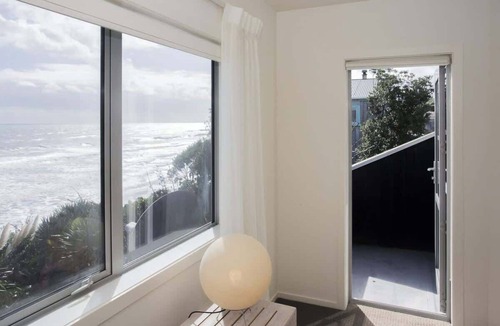 Oakura Villa | Oakura Beach Waterfront Cottage Escape
