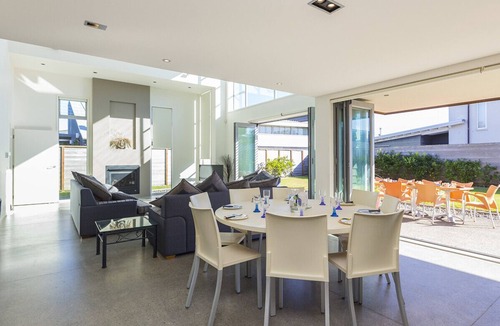 Omaha Cottage | Ocean Escape - Omaha Holiday Home