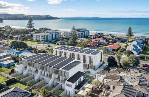Orewa House | Ocean View Retreat - Orewa Beach