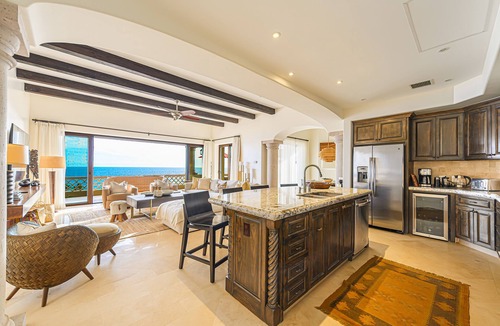 Buzzards Condo | Oceanview Penthouse with infinity pool and jacuzzi
