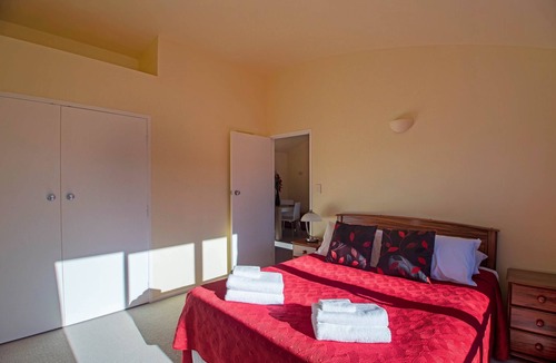 Lake Okareka Apartment | Okareka Escape | Cute Apartment with Lake Views