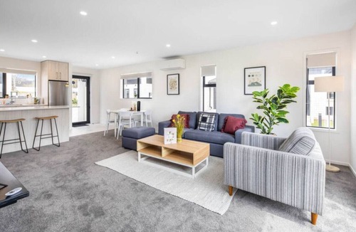 Trentham House | Oliver Oasis: Wellington 2BR Retreat