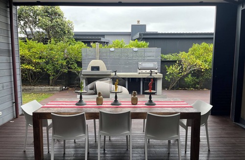 Omaha House | OMAHA BEACH- Relax and Retreat