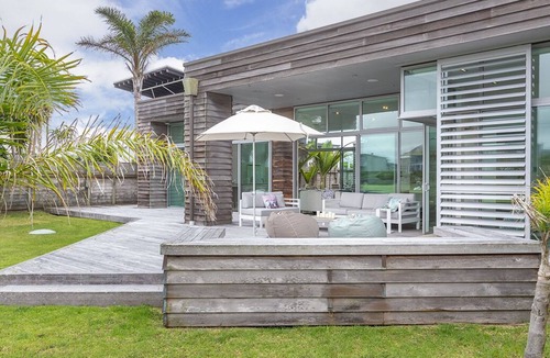 Omaha House | OMAHA PALMS - OMAHA HOLIDAY HOME, family friendly in Omaha