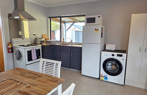 Omarama House | Omarama Crib – Spotless Scenic Base for Families