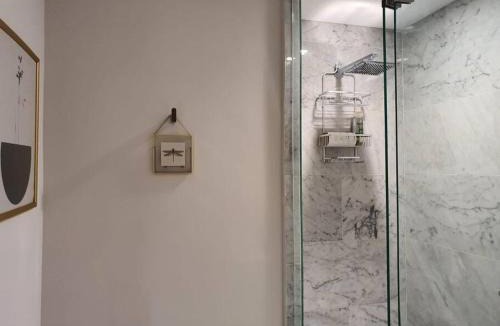 Coyoacan Apartment | Orange & Green Apartment - HP Sur