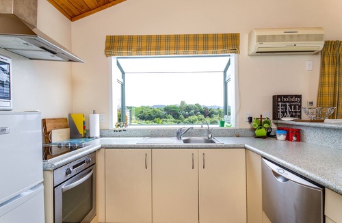 Athenree Cottage | Orchard Seaview Bach