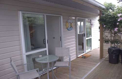 Orewa Cabin | Orewa Kiwi Cabins - Tui