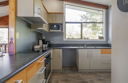 Tairua House | Paku View Retreat - Tairua Holiday Home