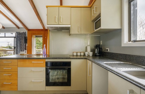Tairua House | Paku View Retreat - Tairua Holiday Home