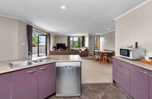 Ruakaka House | Paradise at the Bay - Ruakaka Holiday Home