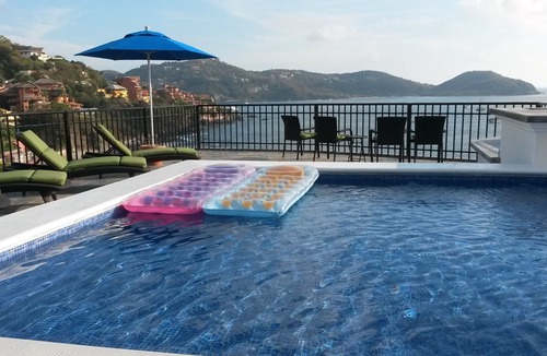 Playa la Madera Condo | Penthouse with amazing views of the bay & city with large private dipping pool