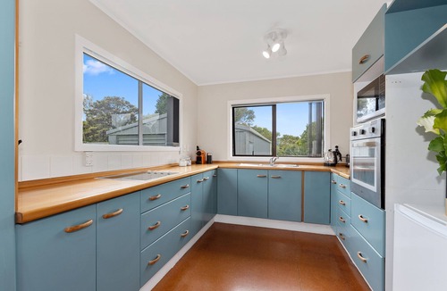 Mangawhai Cottage | Pipi Cabin - Mangawhai Village Bach