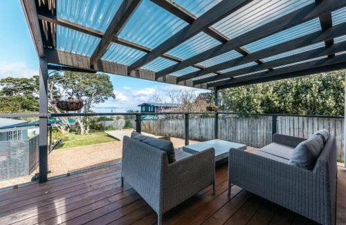 Surfdale House | Pohutukawa Cottage, Waiheke Island