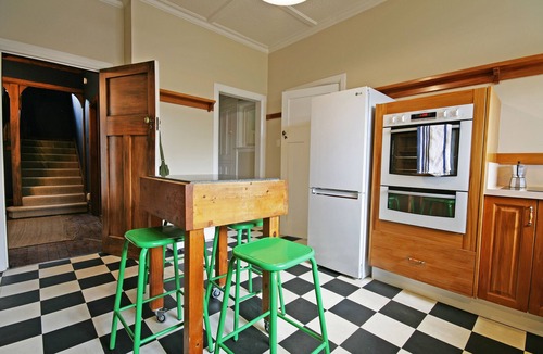 New Plymouth House | Pohutukawa House - New Plymouth Holiday Home