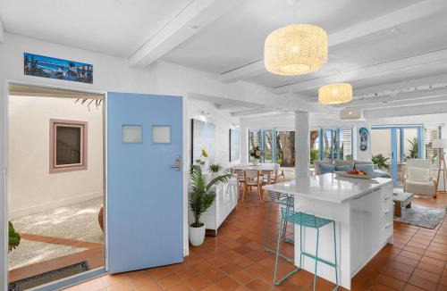 Orewa Apartment | Poolside Waterfront - Orewa Oceanside Villa