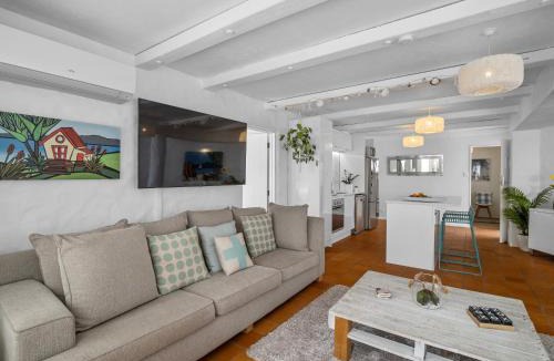 Orewa Apartment | Poolside Waterfront - Orewa Oceanside Villa