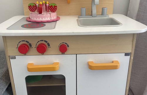 Christchurch House | Private, 4BR, Family-Friendly, Free Parking near Airport