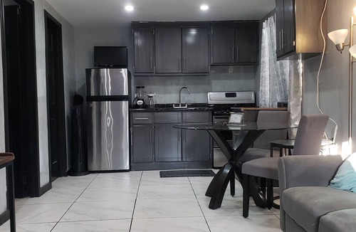 Playas de Tijuana House | Private Gorgeous Cozy Modern home/5 min Drive from beach, righ across from park
