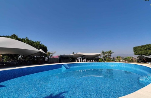 Tres de Mayo House | Private house with pool and panoramic view, Burgos Bugambilias