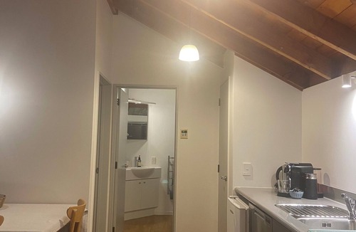 Blenheim Apartment | Private Self Contained Apartment - Tranquil Park Setting 3 mins from CBD -