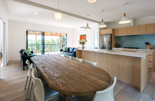 Surfdale House | PUTAKI BAY - KERERU VILLA | Be My Guest