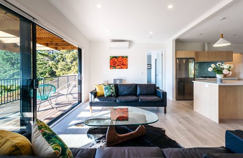 Surfdale House | PUTAKI BAY - KERERU VILLA | Be My Guest
