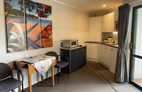 Manly Apartment | Quiet restful unit with seaviews