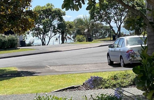Manly Apartment | Quiet restful unit with seaviews