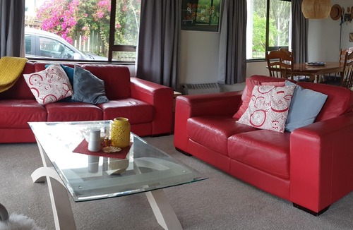 Mahia House | Quiet sun soaked house in Mahia beach