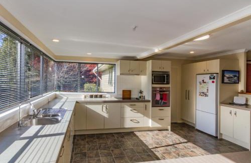 Raetihi House | Raetihi Garden Spa Villa - Raetihi Holiday Home