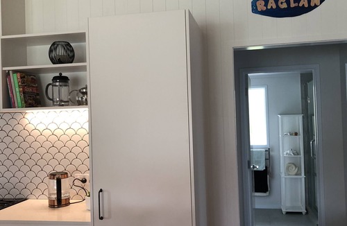 Raglan House | Raglan Escape: Unique holiday home right in the heart of Raglan