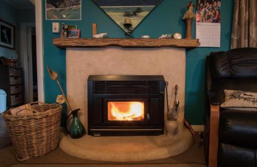 Marahau House | Raisin Town - Marahau Bach