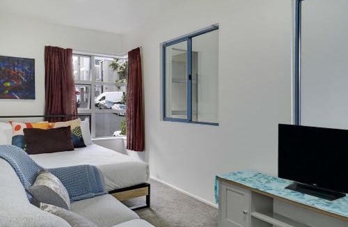 Grafton House | Rare Find Large TownHouse 4BR 2Bath Garage